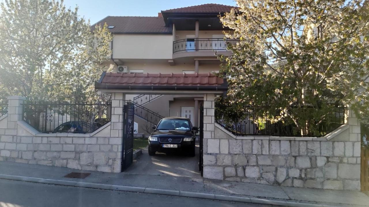 Apartments Pravica Требине Екстериор снимка