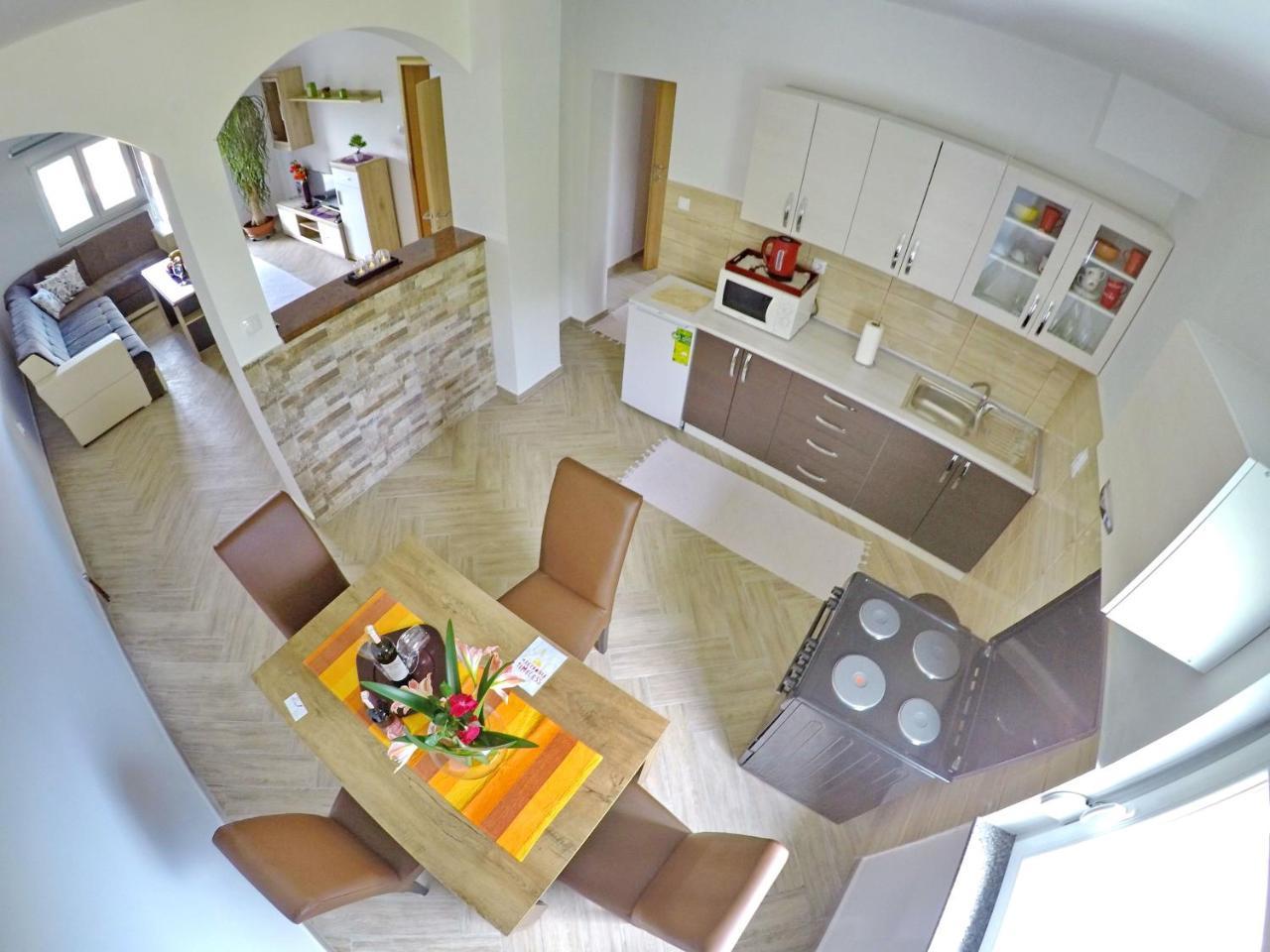 Apartments Pravica Требине Екстериор снимка